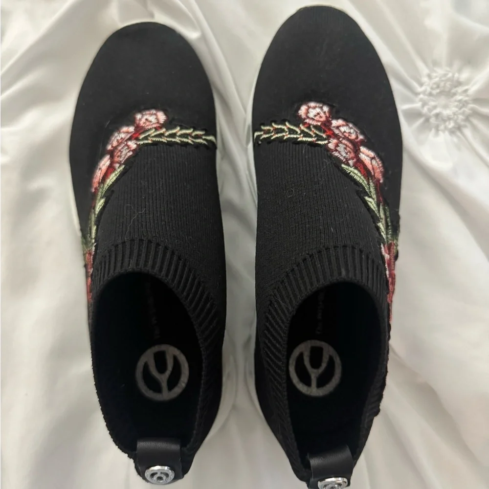 Floral Embroidered Black Slip-On Sneakers - Picture 6 of 6